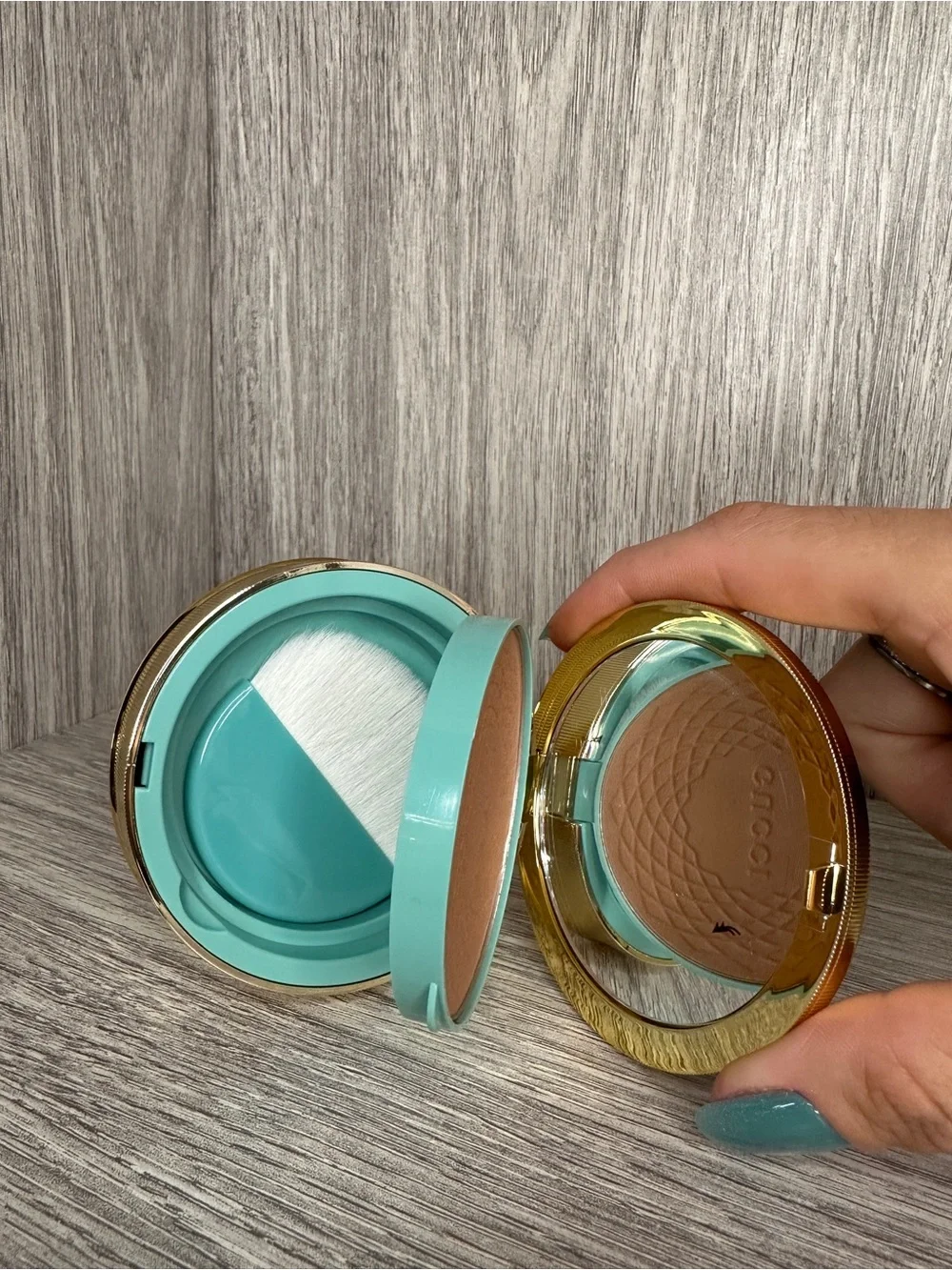 Gucci Poudre de Beauté Éclat Soleil Bronzing Powder — Shade 2
